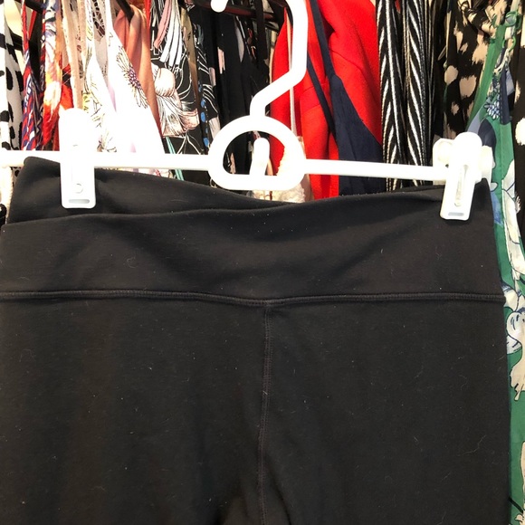 Lululemon capris - Picture 4 of 4